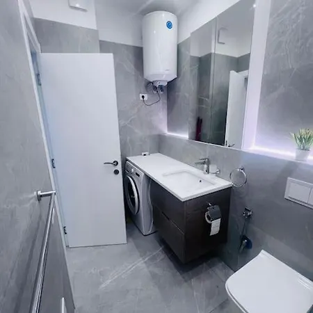 Daire Deluxe Flat With Garden_tirana *